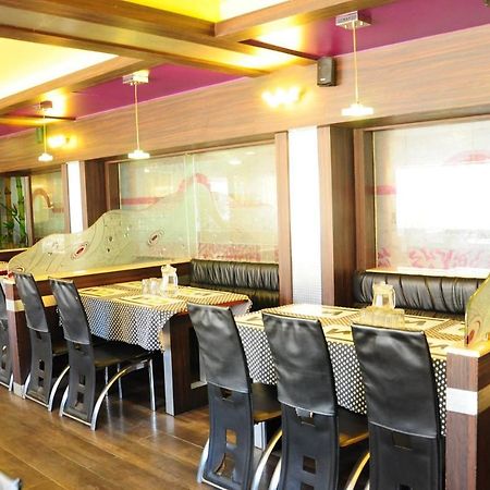 Hotel Venus Utakamand Zewnętrze zdjęcie