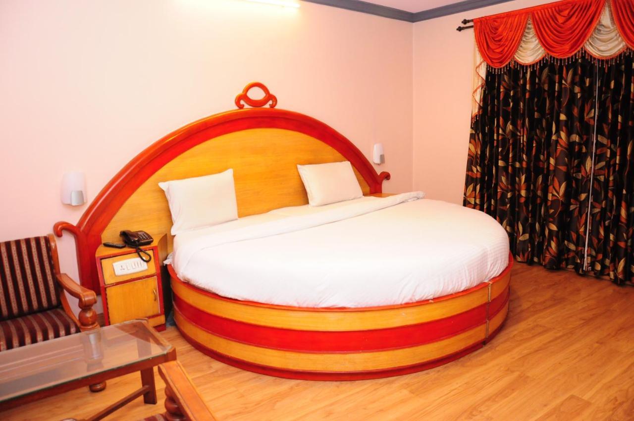 Hotel Venus Utakamand Zewnętrze zdjęcie